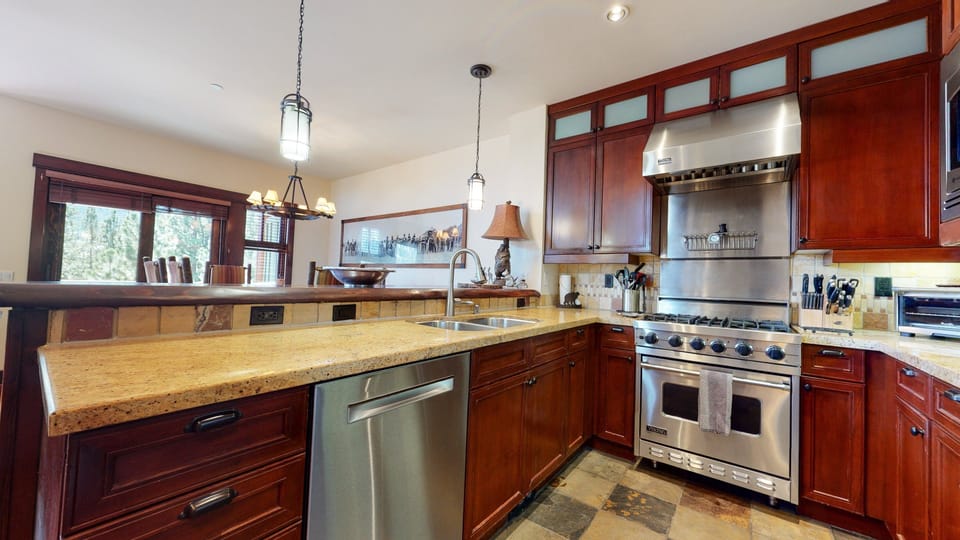 Room, Indoors, Kitchen, Flooring, Oven