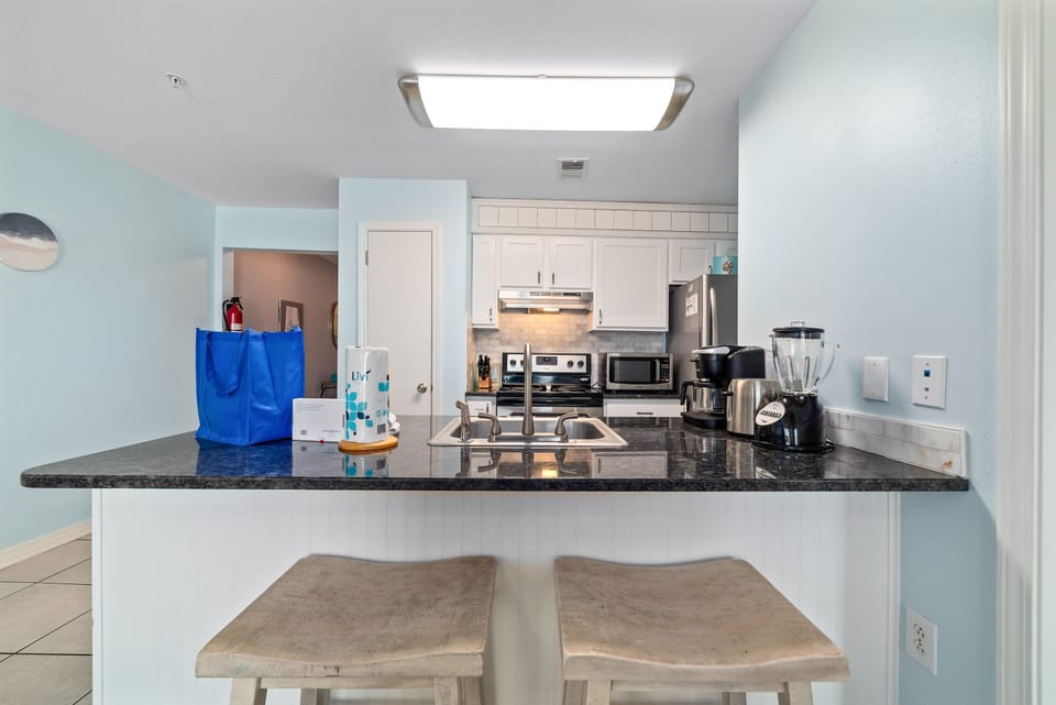 Breakfast bar and kitchen