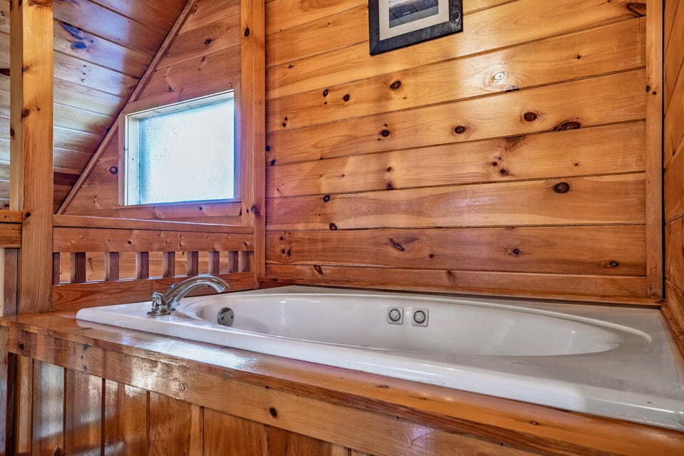 Jacuzzi in open loft bedroom 