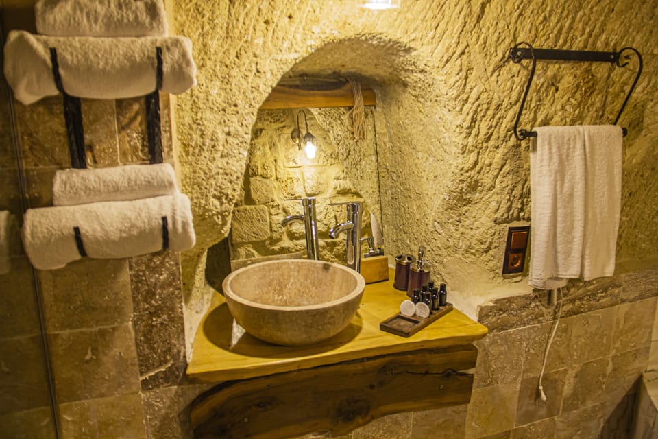 J.103 | Bathroom | Free toiletries, hair dryer, bathrobes, slippers
