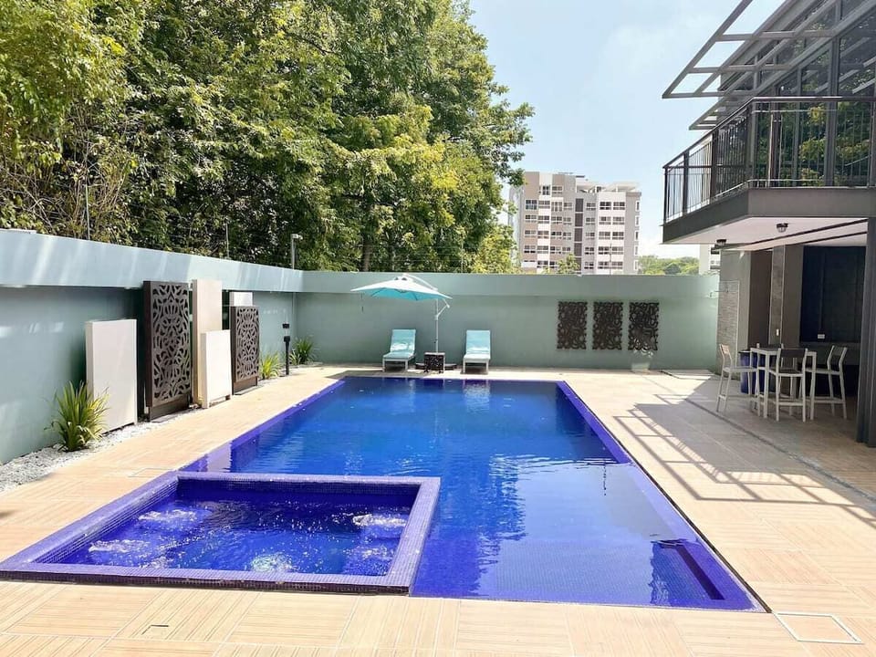 Jacuzzi and Pool
