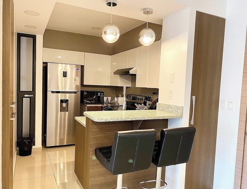 Full kitchen 