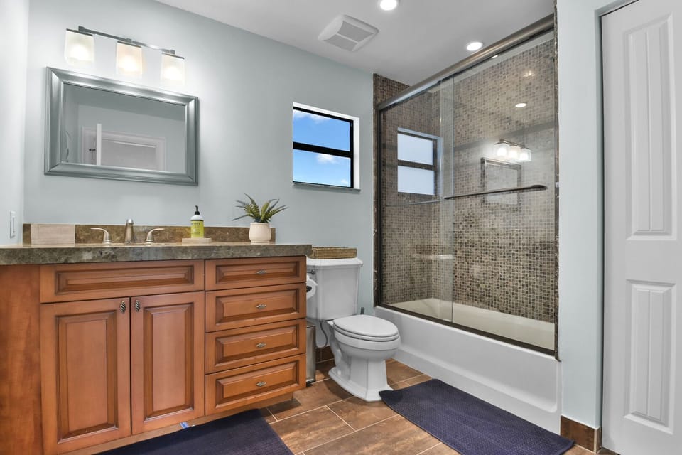 Full Bathroom (2nd Floor)
Shower over a shallow tub
