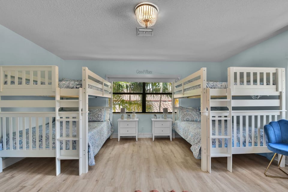 Bedroom 4
2 Bunk Beds
4 double beds in total