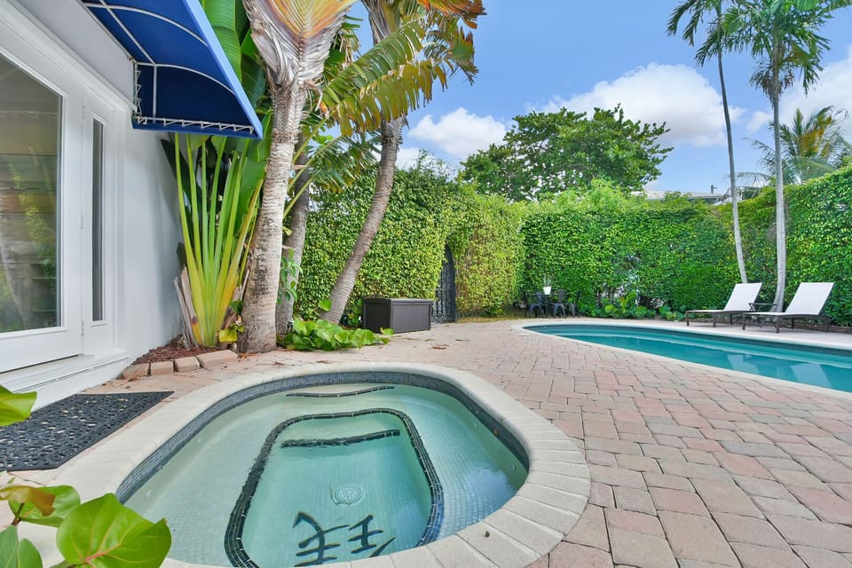 Heated pool, No Hot Tub use.