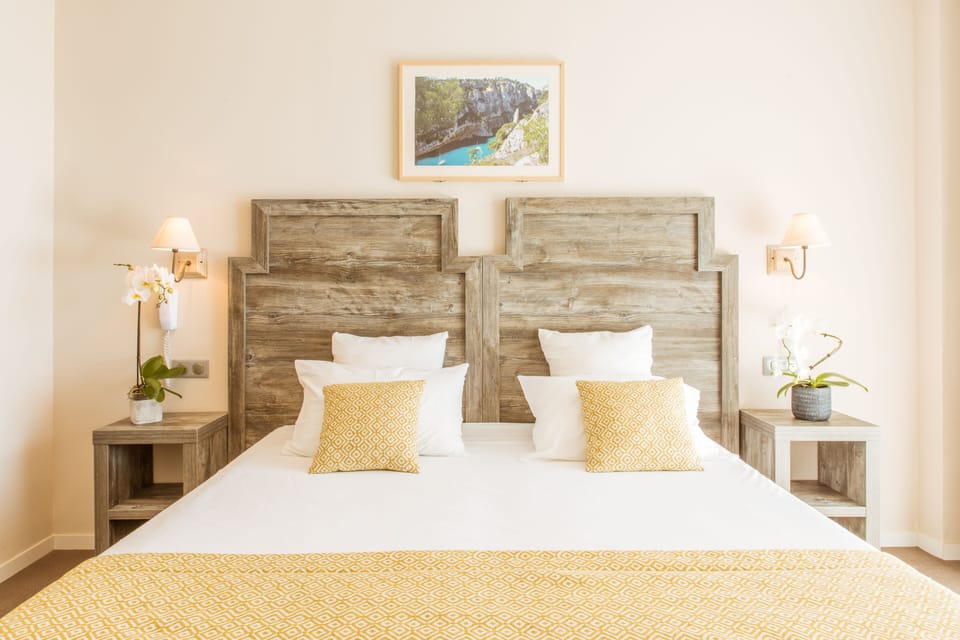 Superior Double Room | Minibar, in-room safe, blackout drapes, soundproofing