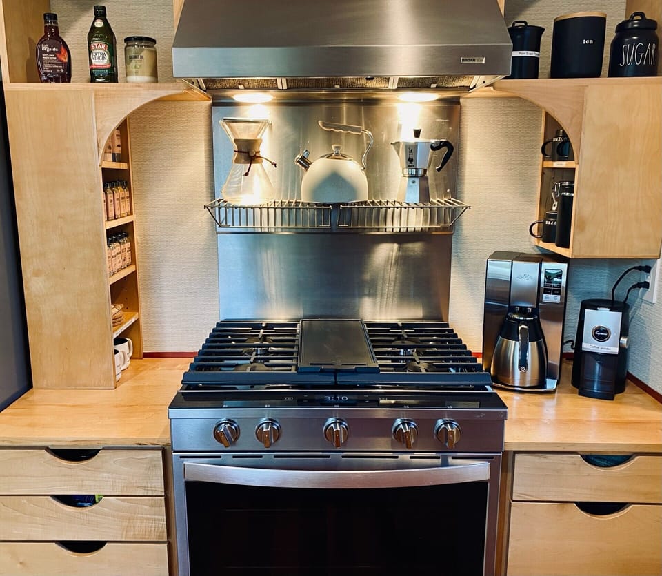 Range with griddle and convection oven