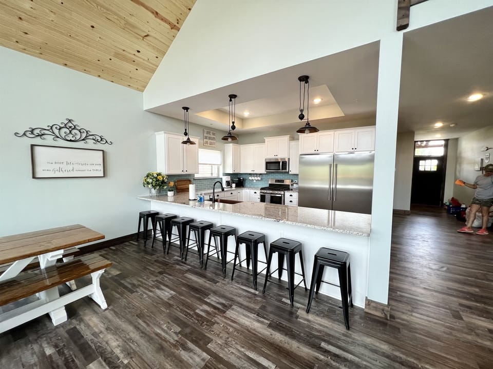 BREAKFAST BAR