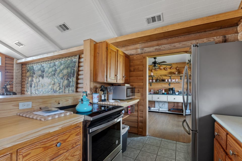 House, 4 Bedrooms | Private kitchen | Coffee/tea maker, fridge, oven, stovetop