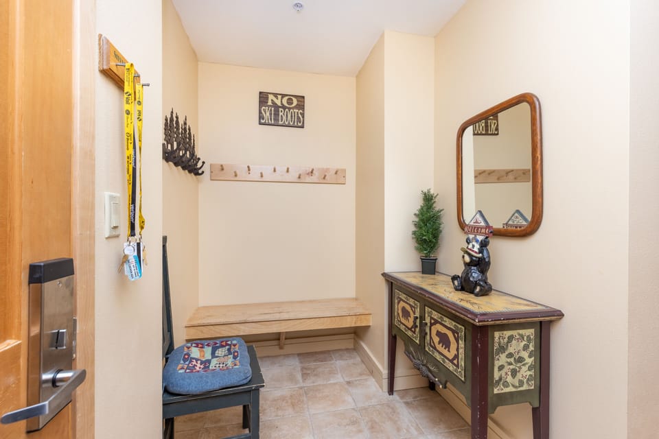 Spacious entryway