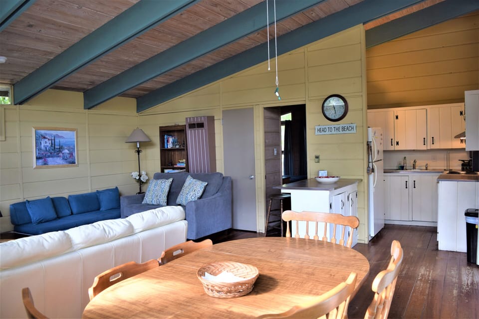 Open Concept w/ Dining Area