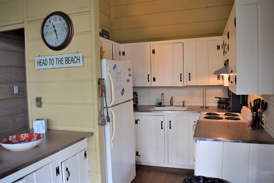 Kitchen is well stocked and is adequate to prepare meals at home.