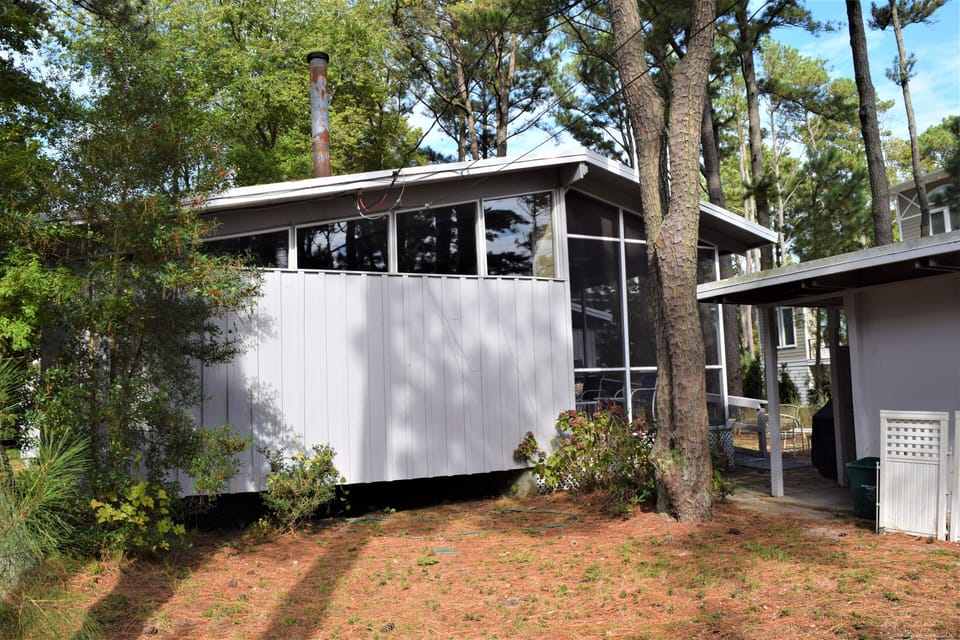 Located in the North Shores Community, this cottage will provide a week of fun and lots of memories here at the beach!