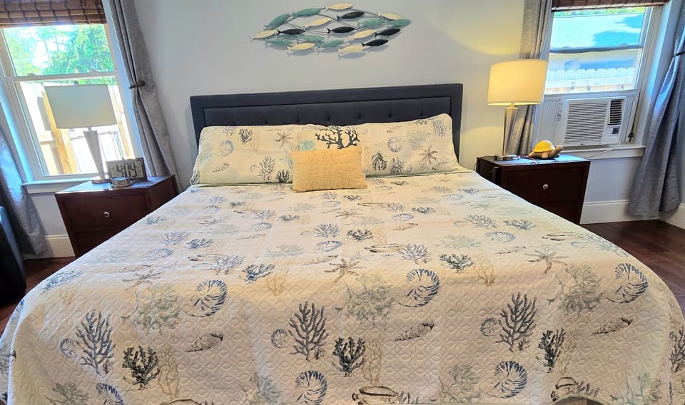 The king memory foam bed has a soft cooling gel topper for a great night's sleep!