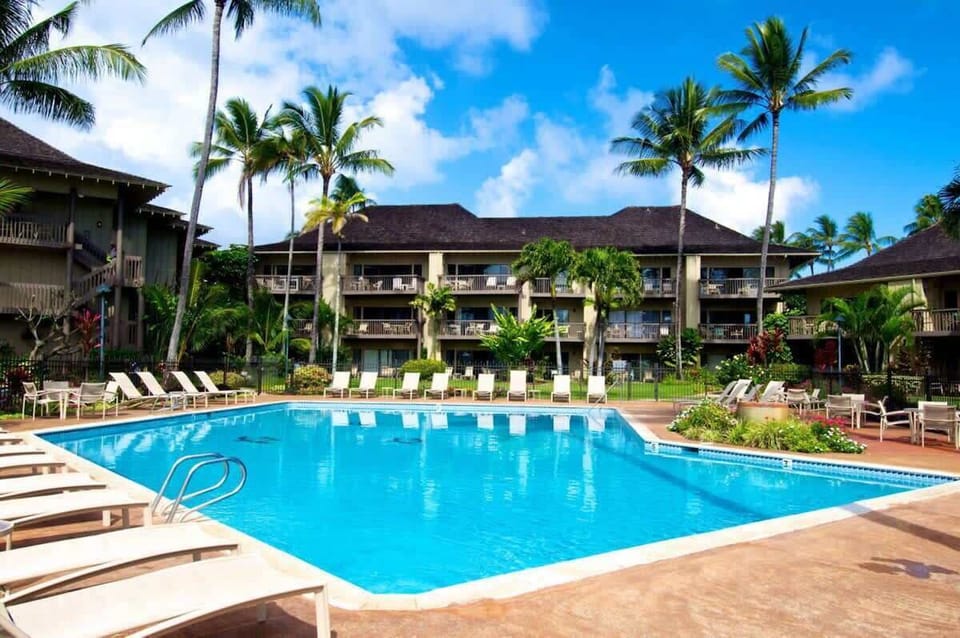 Lae Nani`s ocean view pool