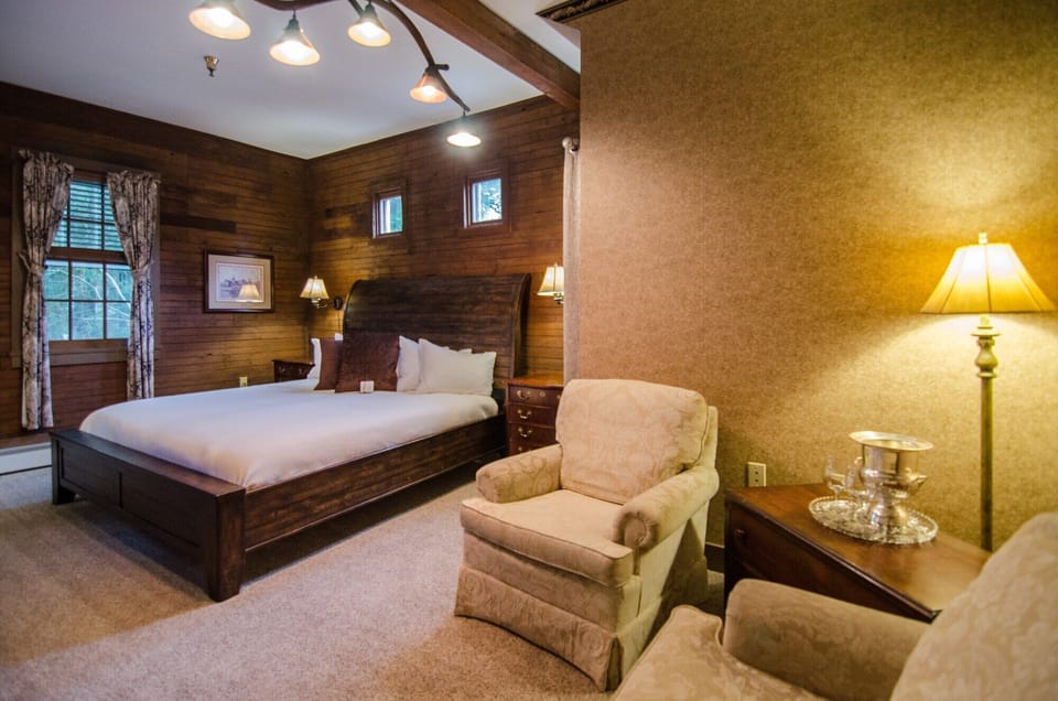 Bostwick Room Photo 02