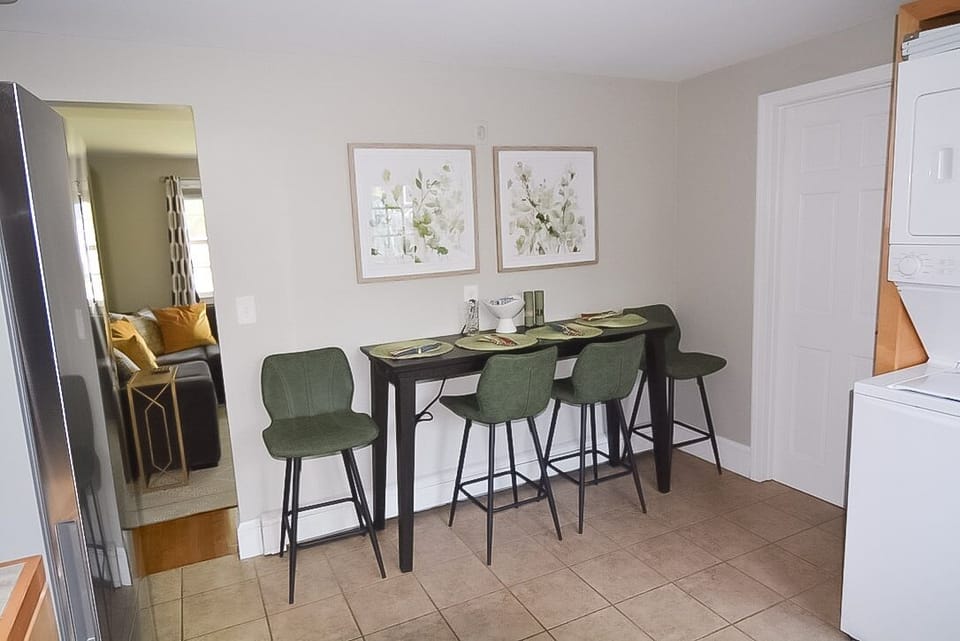 Kitchen counter height table with 4 stools