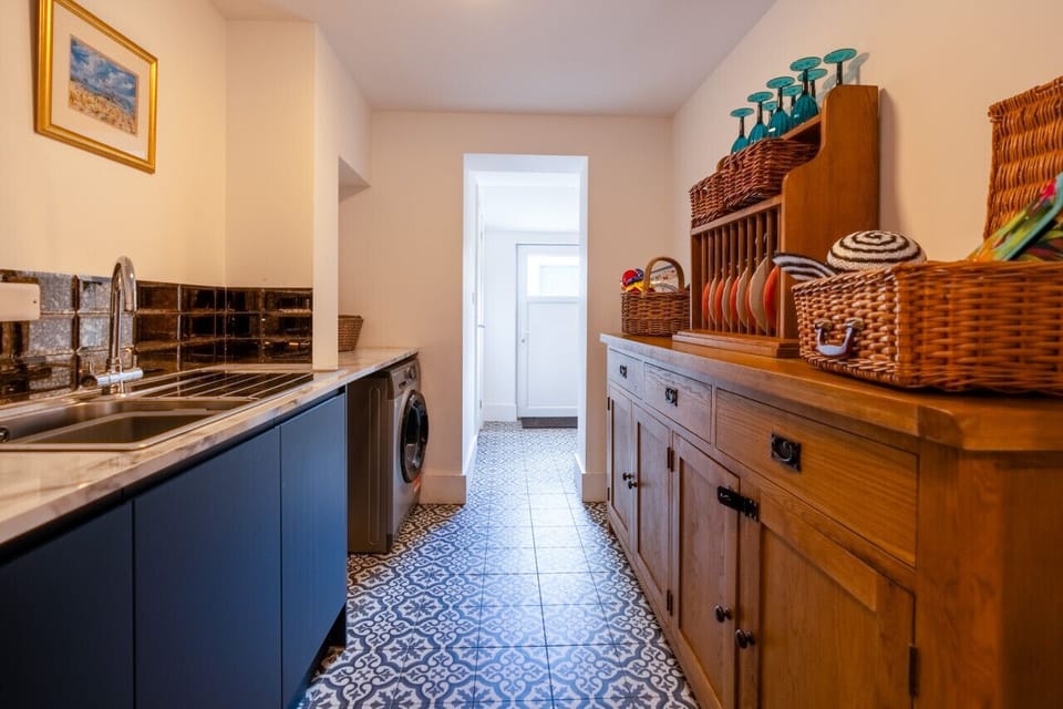 Utility room with washing machine and dryer