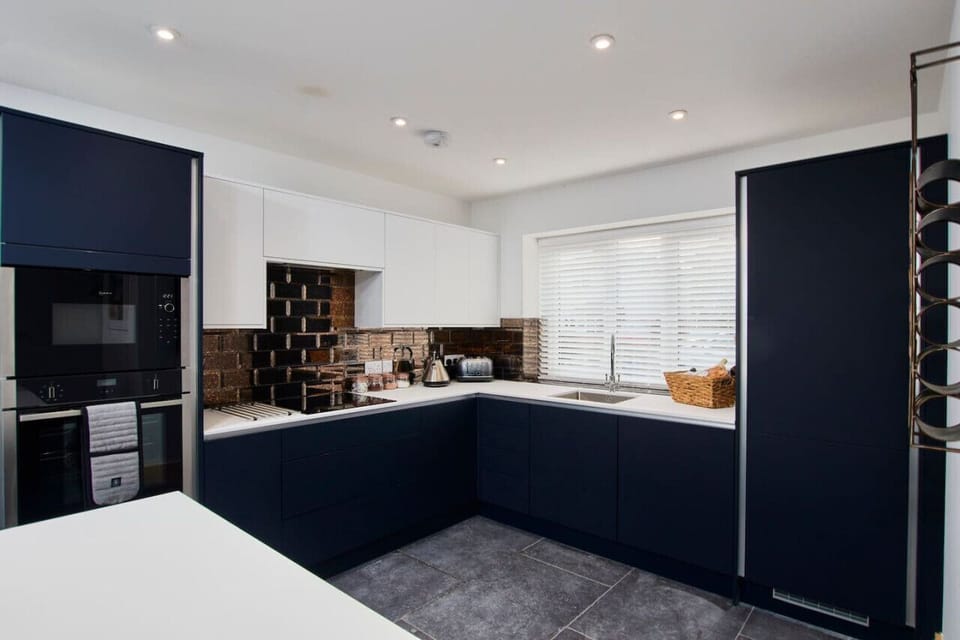 Beautiful modern fitted kitchen