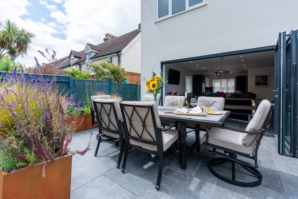 Stunning outdoor dining space