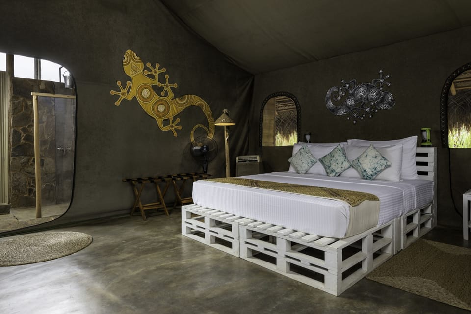 Luxury Tent, Mountain View | Desk, bed sheets