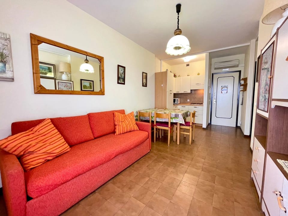Apartment, 1 Bedroom, Balcony, City View | Living room