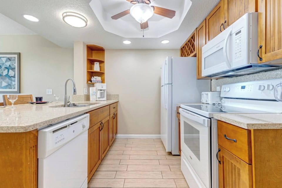 Full kitchen with all the necessities.
