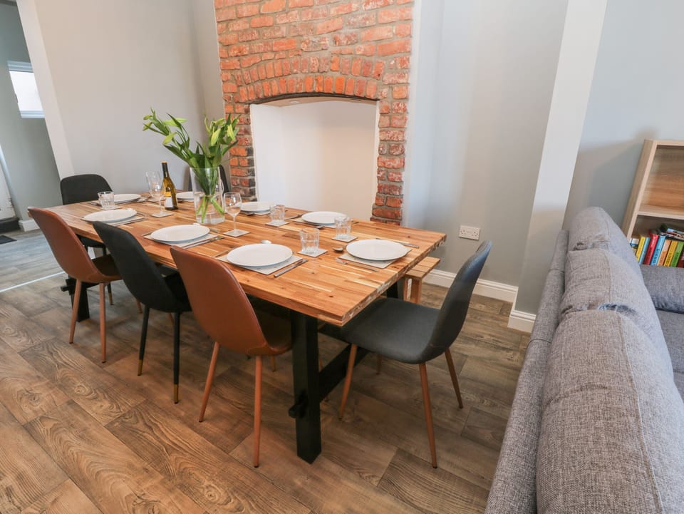 Cottage | Private kitchen | Fridge, dishwasher, electric kettle, toaster