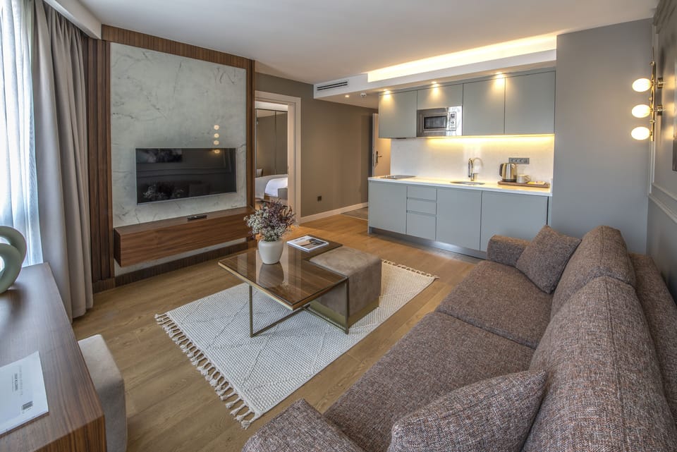 Deluxe Suite, 1 King Bed, Non Smoking, City View | Private kitchenette | Mini-fridge, microwave, stovetop, coffee/tea maker