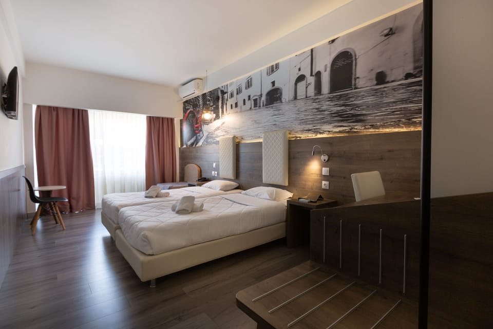 Superior Double or Twin Room, SIngle Use | Desk, soundproofing, iron/ironing board (on request), WiFi (free)