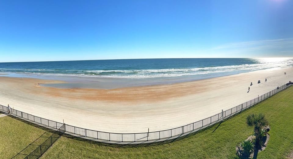 Hawaiian Inn Studios Apartment in Daytona Beach Shores