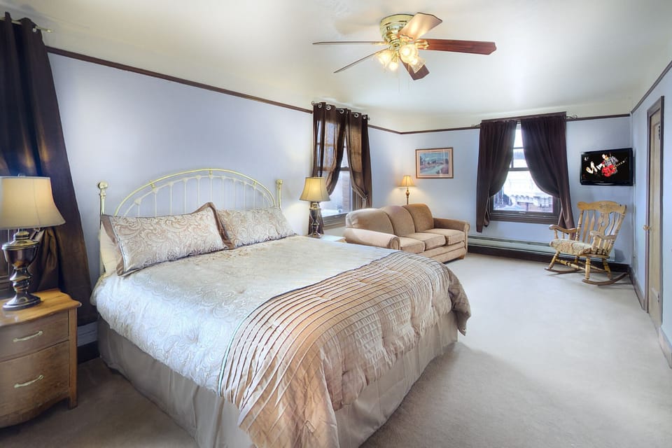 King Junior Suite with Corner View | Individually decorated, individually furnished, free WiFi, bed sheets