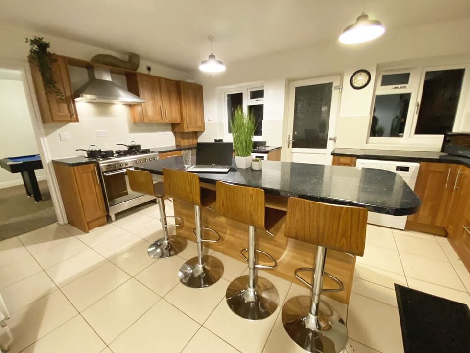 Fully equipped, spacious kitchen diner with seating for up to 8.
