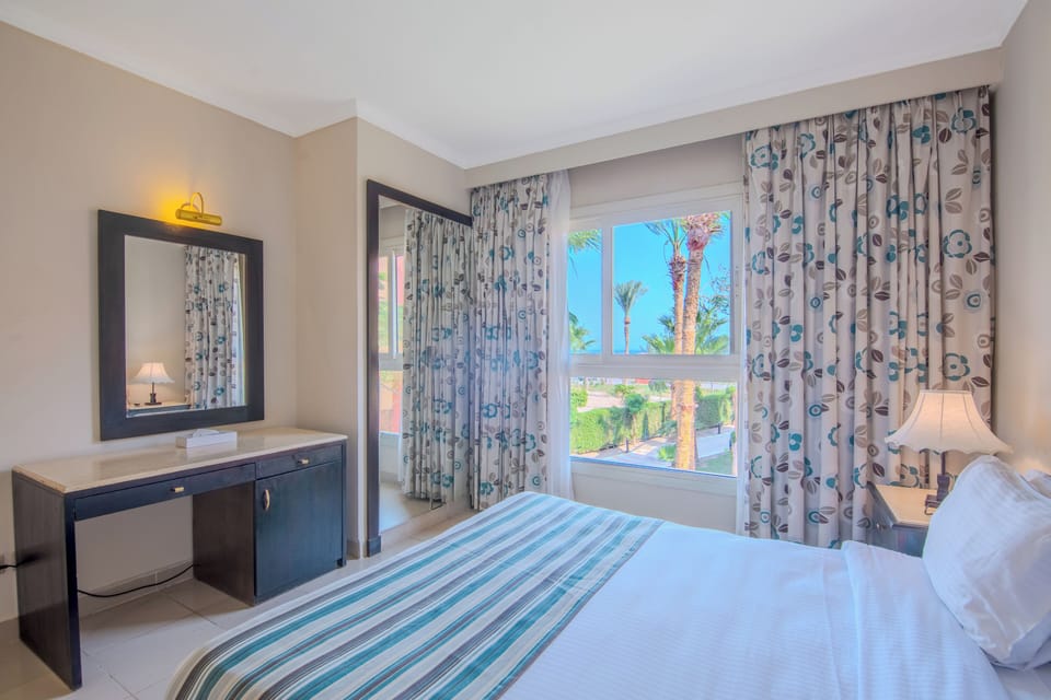 Deluxe Room | Egyptian cotton sheets, premium bedding, Select Comfort beds