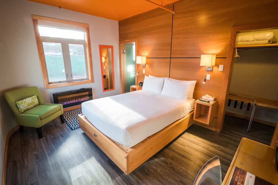 Deluxe Room, 1 Queen Bed, Mountain View | Down comforters, desk, laptop workspace, iron/ironing board