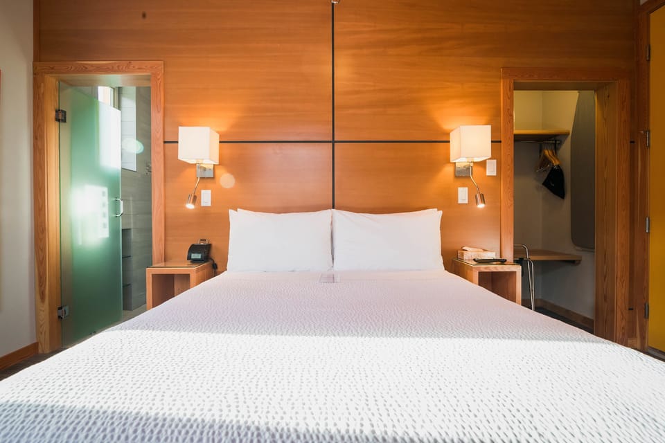 Deluxe Room, 1 Queen Bed, Mountain View | Down comforters, desk, laptop workspace, iron/ironing board