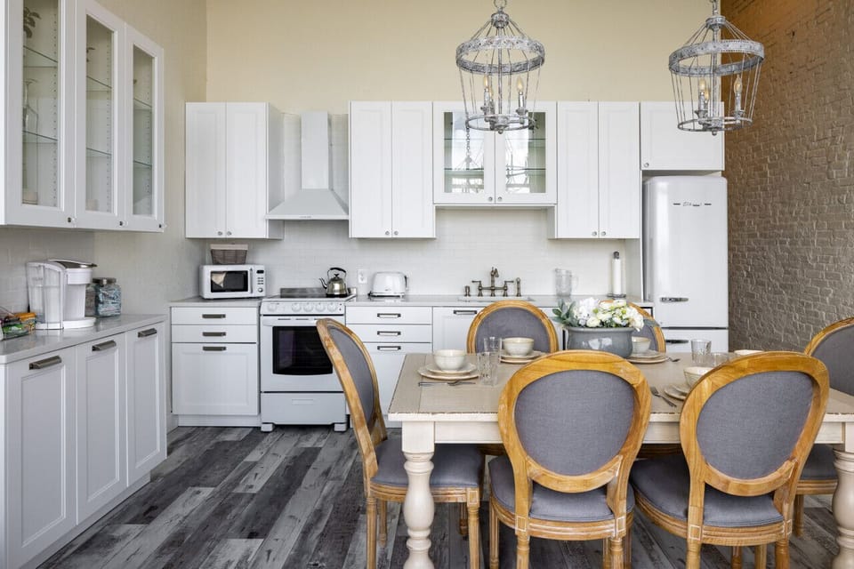 Eat in kitchen