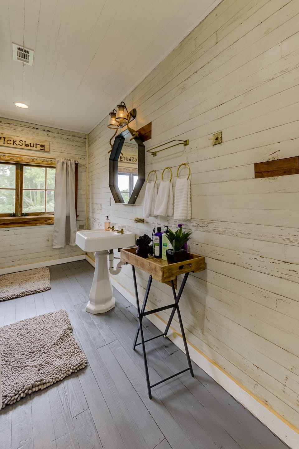 Studio Suite | Bathroom | Hair dryer, towels, soap, shampoo