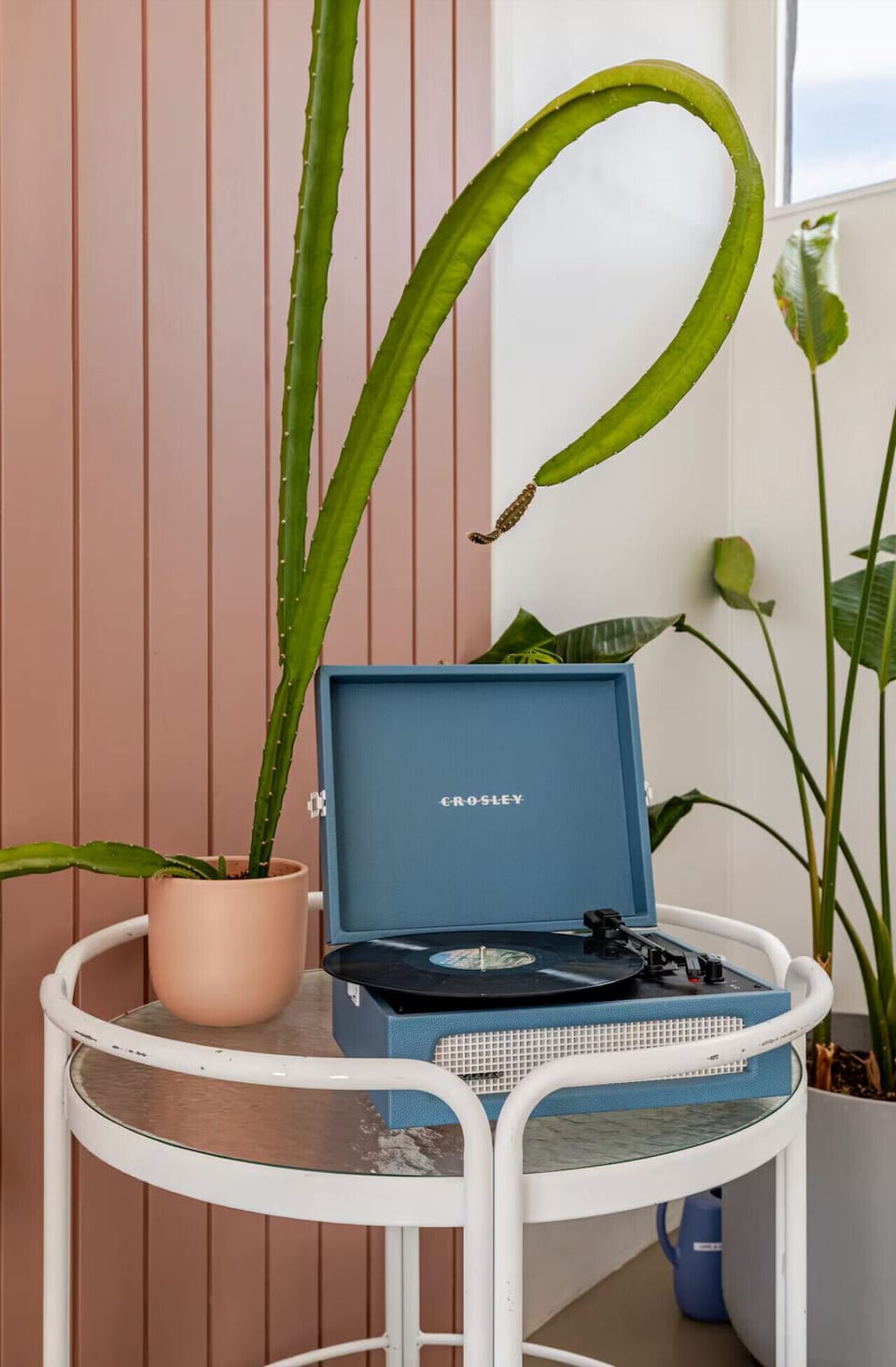 Spin into vacation mode 🎶🌞 Set the vibe with vintage vinyl and desert views—this record player is your soundtrack to Palm Springs cool. #DesertGrooves #RetroVibes #AirbnbFind