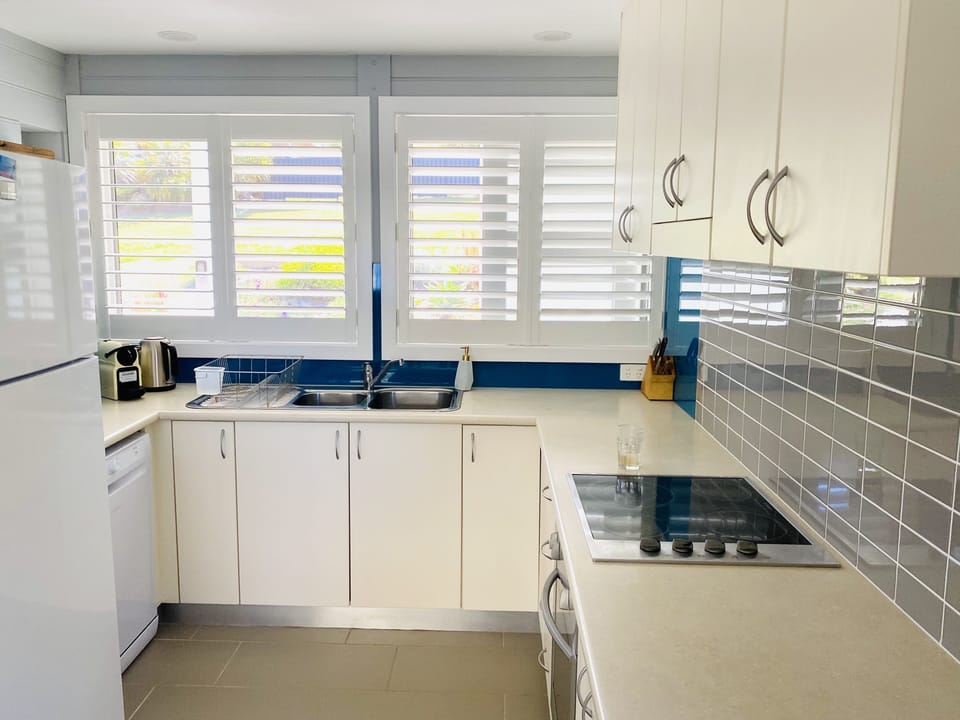 Fully equipped kitchen with numerous appliances available