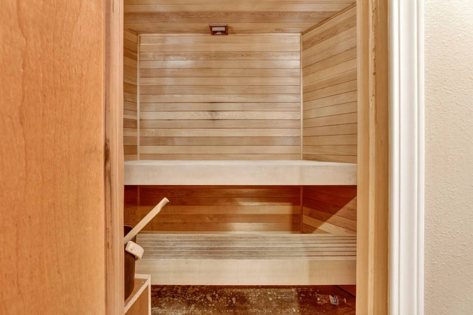 The sauna is one of the special amenities that makes Mountain View Retreat an exceptional rental.
