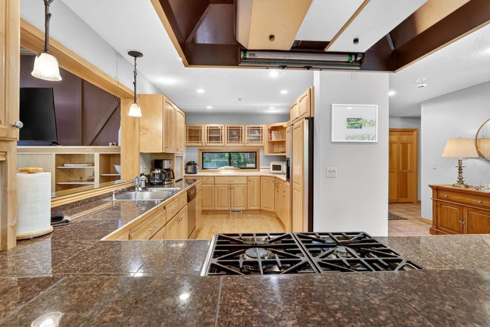 "Beautiful view. There was plenty of space for our 4 families, well-stocked kitchen, and entertainment for the children. We would stay again!" - Mika