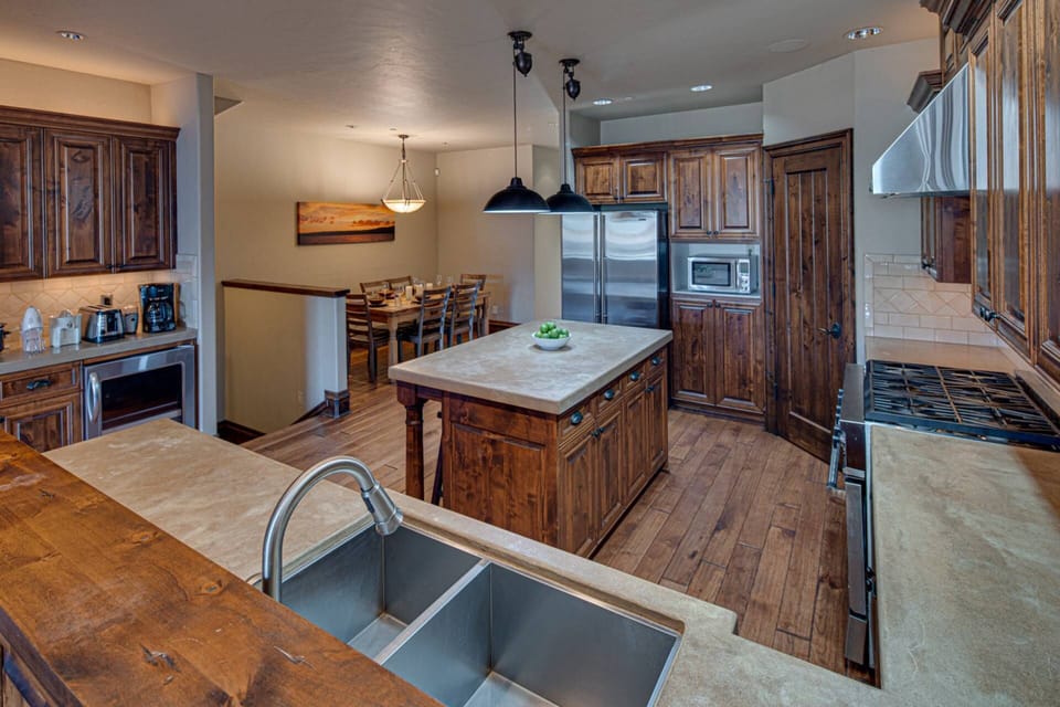 "There was everything that we could possibly wish for. A huge TV for movie night, a well equipped kitchen and comfortable beds." - Sarah