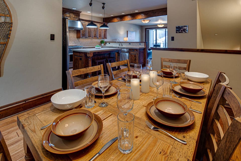"Amazing place in a great location. Ample room and everything seems new and high quality. It must have been built in the last few years." - Kirk