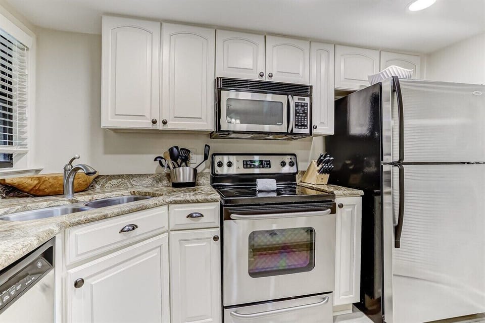 Well Equipped Full-Size Kitchen