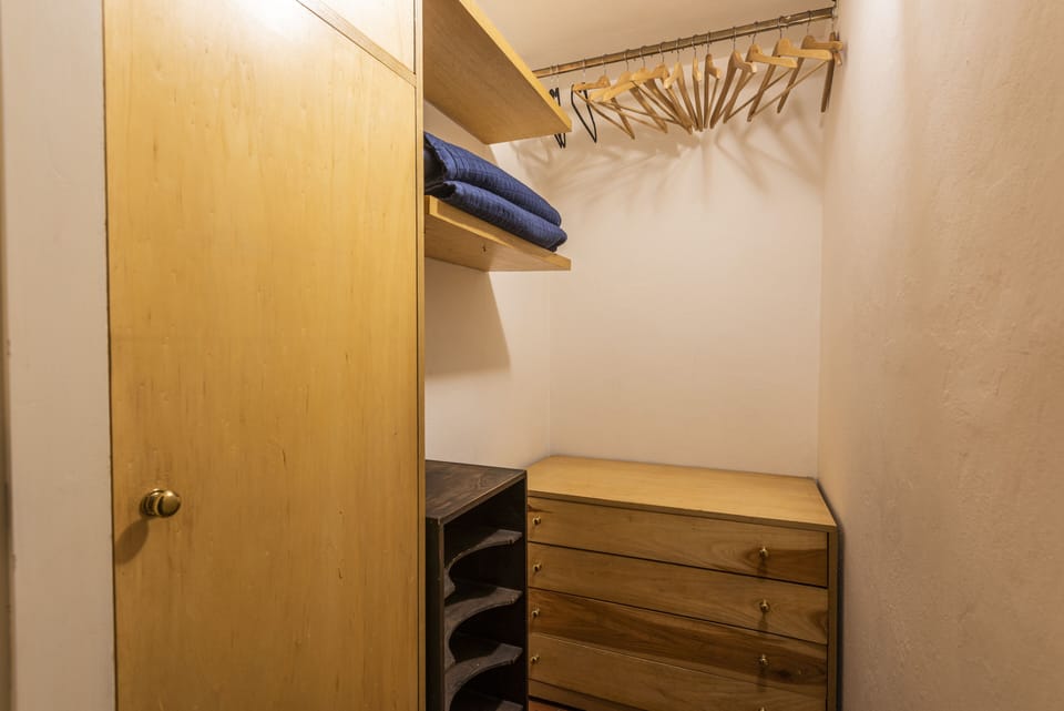 Comfort Studio | Wardrobe