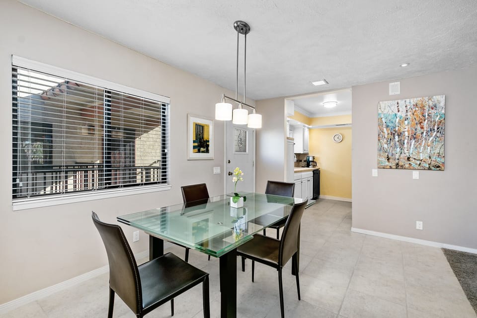 K0290 - Dining Room Table