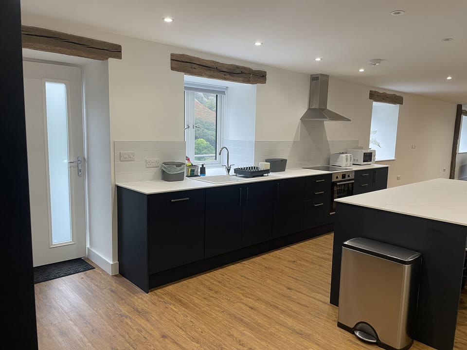 Cottage | Private kitchen | Fridge, microwave, dishwasher, electric kettle