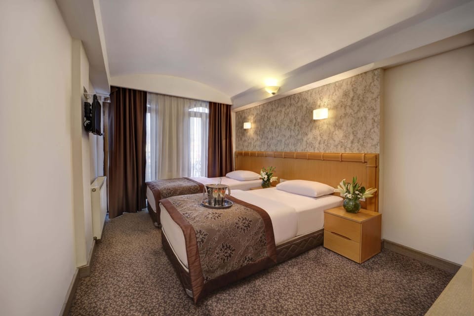 Comfort Twin Room | Egyptian cotton sheets, premium bedding, Select Comfort beds