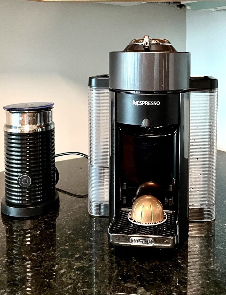 Espresso machine and frother
Also drip coffee machine in unit